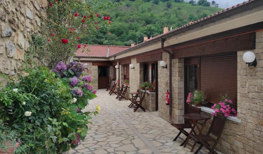 Hotel Arenas De Cabrales- Apartamentos Exterior foto