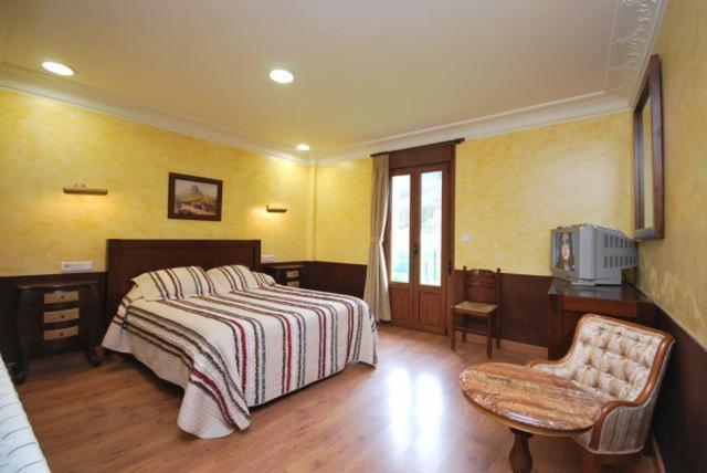 Hotel Arenas De Cabrales- Apartamentos Exterior foto